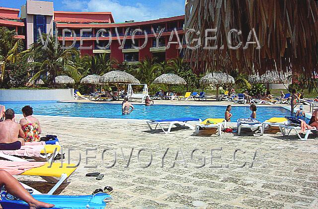 Cuba Varadero Mercure Playa De Oro A medium size pool. Being in the center of the complex, the pool is very popular. The animation is present goshawks the pool.