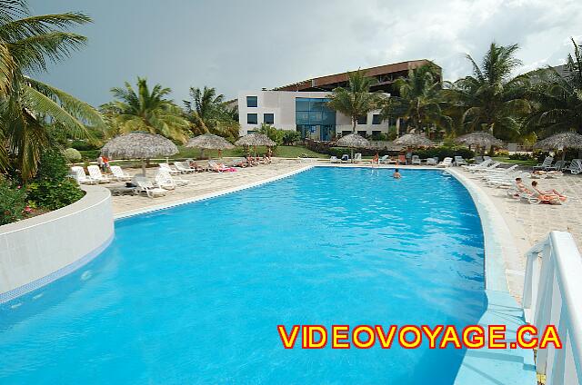 Cuba Varadero Mercure Playa De Oro The other portion of the shallow pool. The Lobby in the background.