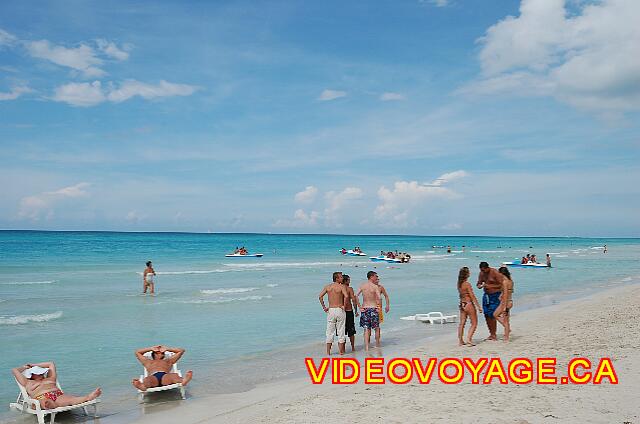 Cuba Varadero Mercure Playa De Oro Un joven clientela que le gusta conocer en la playa.