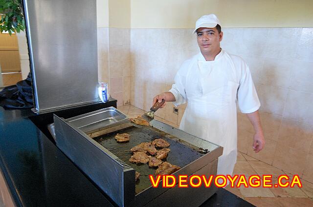 Cuba Varadero Mercure Playa De Oro Poulet ou steak sur le grill selon votre cuisson.