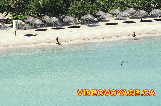 Cuba Varadero Mercure Playa De Oro Une plage peu profonde.