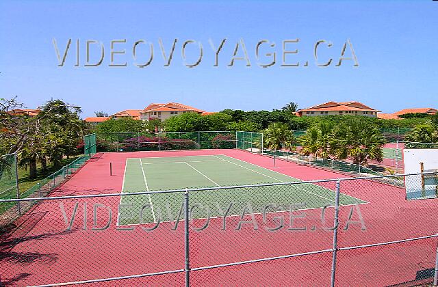 Cuba Varadero Naviti Varadero Over 8 tennis courts with synthetic surface but unenlightened.