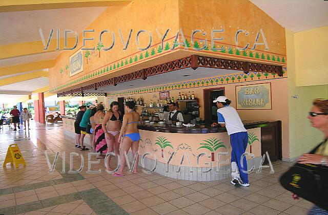 Cuba Varadero Naviti Varadero El bar de la Habana en la piscina.