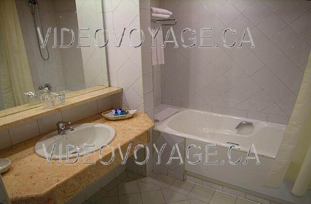 Cuba Varadero Naviti Varadero The shower.