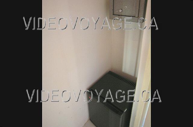 Cuba Varadero Naviti Varadero The wardrobe with a safe and refrigerator.