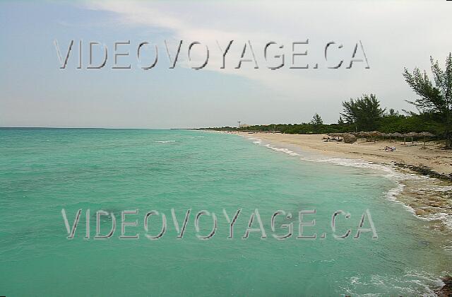 Cuba Varadero Naviti Varadero To the east of the rocky point, the beach continues. Few customers go there, so quieter. The first 100 meters with a lot of reefs, only then sand.