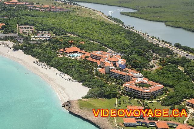 Cuba Varadero Naviti Varadero El edificio principal está en una colina, muchas de las habitaciones tienen vista al mar.