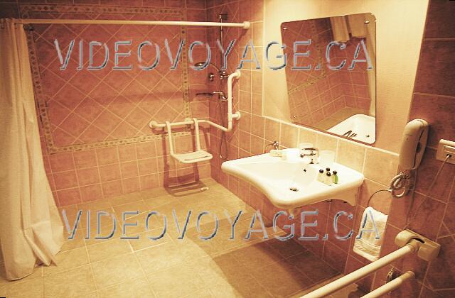 Cuba Varadero Princesa Del Mar Une chambre de bain adapté aux handicapés. La douche!