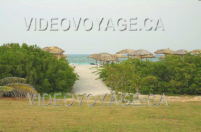 Cuba Varadero Princesa Del Mar L'accès à la plage.  La plage est assez près de la plupart des suites. Seulement les suites concierge sont assez loins(300 mètres).