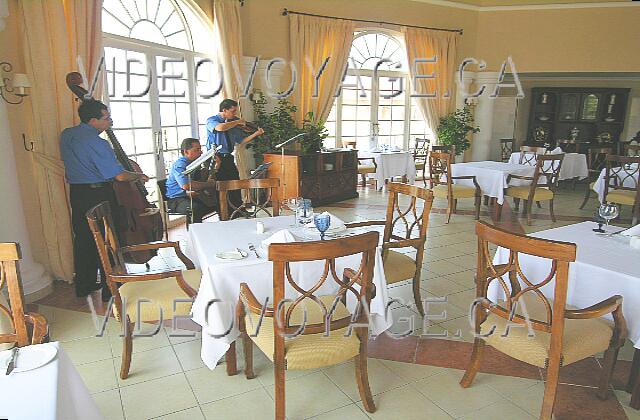 Cuba Varadero Princesa Del Mar Ce restaurant est ouvert pour tout les repas avec champagne.