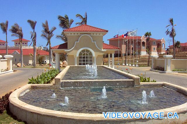 Cuba Varadero Princesa Del Mar L'entrée du site de l'hôtel. Une statue sera ajouté dans cette fontaine.