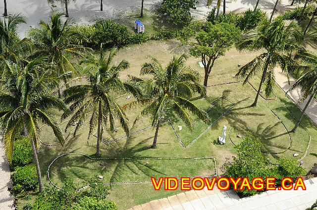 Cuba Varadero Bellevue Puntarena Playa Caleta Resort En una terraza, un juego de ajedrez gigante.