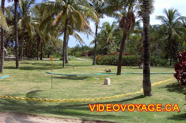 Cuba Varadero Bellevue Puntarena Playa Caleta Resort Los bailarines que caminan a través de la audiencia.