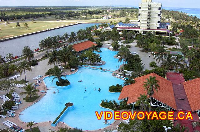 Cuba Varadero Bellevue Puntarena Playa Caleta Resort En 2003, una gran piscina corta en el centro, en el momento de las torres estaban en el hotel Super Club Puntarena, pero antes de las dos torres ya había estado dos hoteles separados.