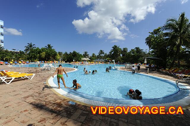 Cuba Varadero Bellevue Puntarena Playa Caleta Resort Avec des activités sportives dans la piscine.