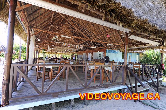 Cuba Varadero Bellevue Puntarena Playa Caleta Resort En la playa, la terraza ofrece una comida rápida en la tarde.