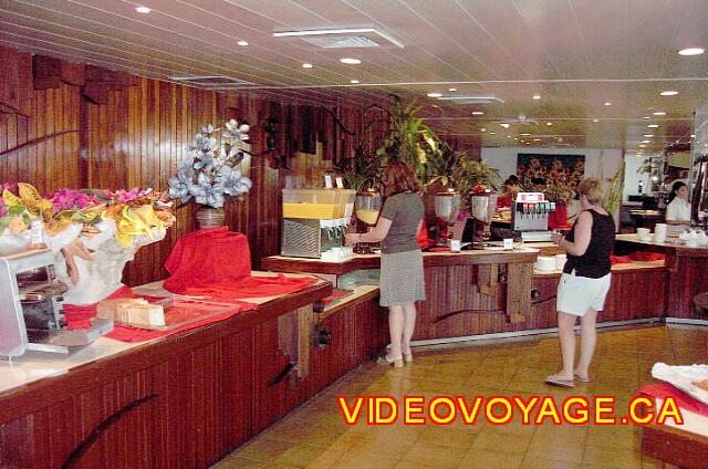 Cuba Varadero Bellevue Puntarena Playa Caleta Resort Le bar à pain, jus et café en 2003...