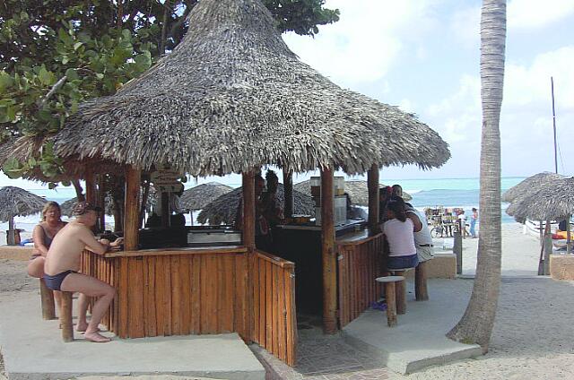 Cuba Varadero Be Live Experience Las Morlas El bar de la playa en el año 2006 fue muy similar.