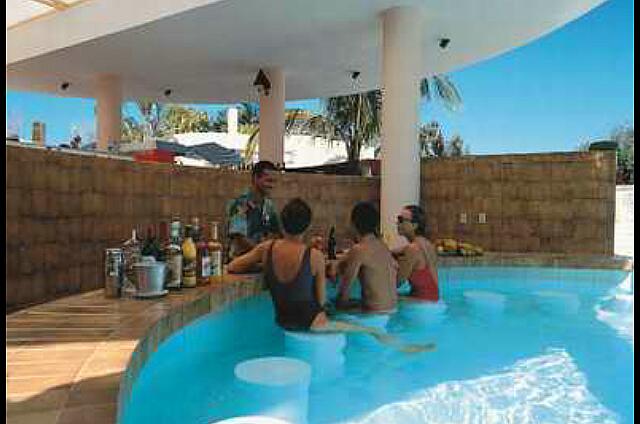 Cuba Varadero Be Live Experience Las Morlas El bar de la piscina en el año 2006 fue muy similar.