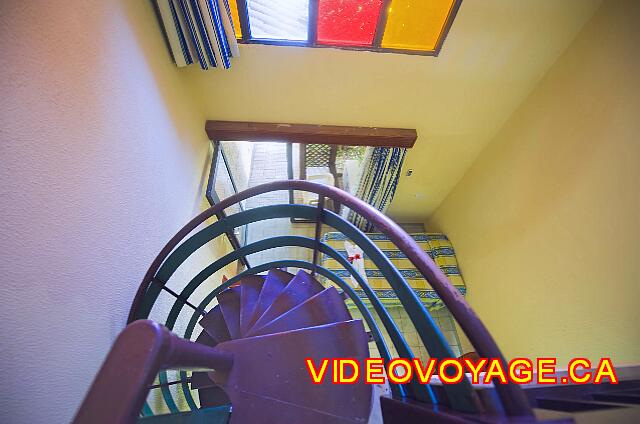 Cuba Varadero Be Live Experience Las Morlas Un escalier peu large et difficile d'utilisation pour les personnes en perte d'autonomie, mais correct pour les jeunes couples.