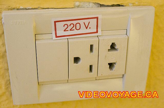 Cuba Varadero Be Live Experience Las Morlas Une prise de courant de 220 volts, une prise de type G et une autre qui permet le type C et A. 