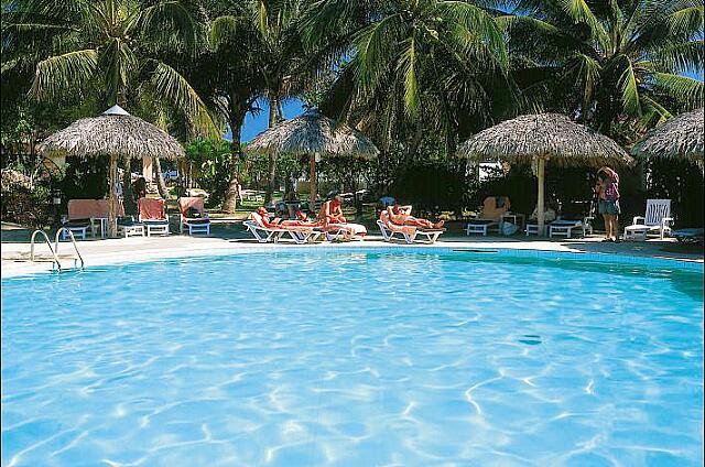 Cuba Varadero Be Live Experience Las Morlas Avec des palapas autour de la piscine à l'époque.