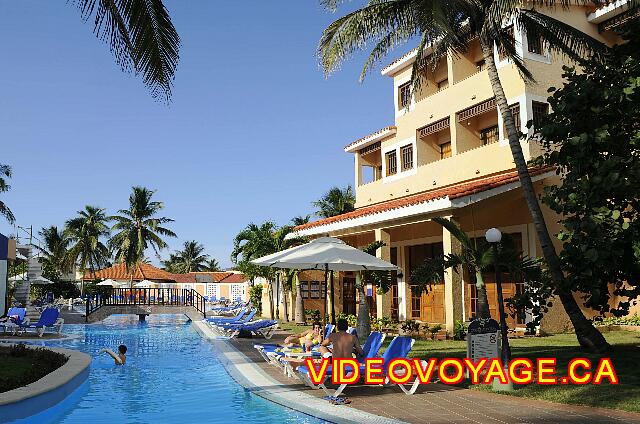 Cuba Varadero Be Live Experience Las Morlas Un décor charmant, le pont traversant la piscine pour accéder au bar.