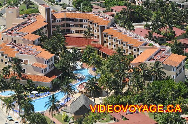 Cuba Varadero Be Live Experience Las Morlas Le batiment en forme de U, la plupart des chambres avec un balcon avec vue sur la piscine.