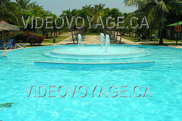 Cuba Varadero Be Live Experience Turquesa Des fontaines dans la piscine.