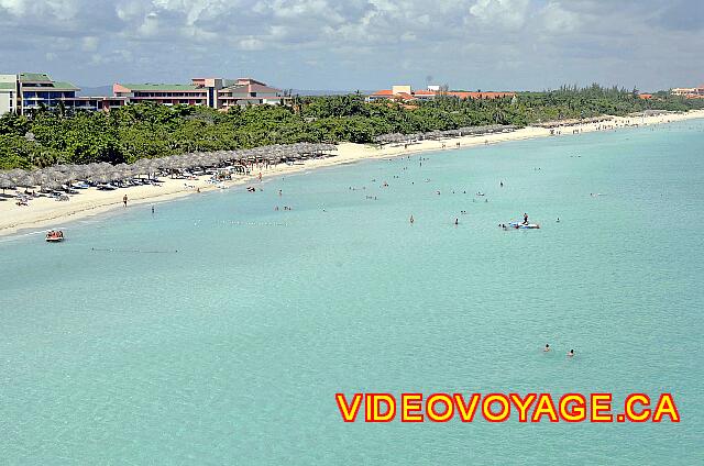 Cuba Varadero Be Live Experience Turquesa Une plage avec une pente douce dans la mer permettrant de marcher à plus de 125 mètres du bord.  Aucune algue, aucun récif, seulement du sable et de l'eau...