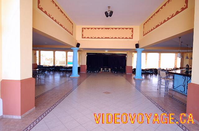 Cuba Varadero Memories Varadero Beach Resort A room with capacity for 900 people. On the right bar of the theater.