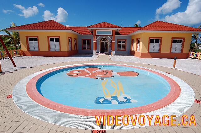 Cuba Varadero Memories Varadero Beach Resort Con una pequeña piscina.