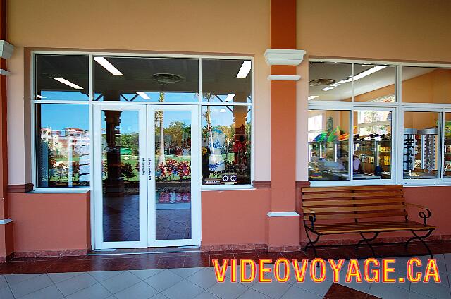 Cuba Varadero Memories Varadero Beach Resort Una tienda en el vestíbulo.