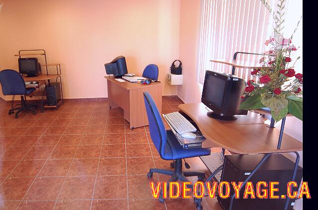 Cuba Varadero Memories Varadero Beach Resort Dos estaciones de internet y el supervisor.