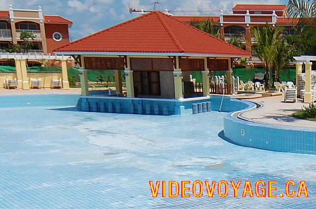 Cuba Varadero Memories Varadero Beach Resort El bar de la piscina secundaria.