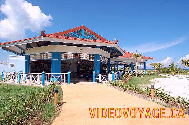 Cuba Varadero Memories Varadero Beach Resort The building which houses the main bar on the beach Puerto Carenas, grill beach restaurant and the à la carte Mediterranean.