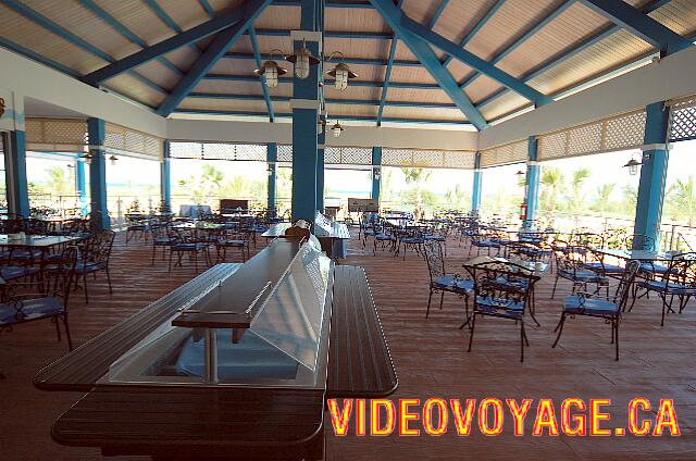 Cuba Varadero Memories Varadero Beach Resort The dining room's style steakhouse ranchon Puerto Carenas. An open plan restaurant with buffet and grill at the center at the bottom.