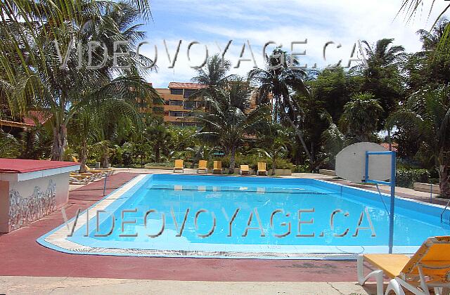 Cuba Varadero Sol Sirenas Coral
 Une seconde piscine pour les activités sportives est peu utilisé.  La première piscine de l'hôtel avant même l'existance du Sol Coral, alors l'hôtel Caribe.