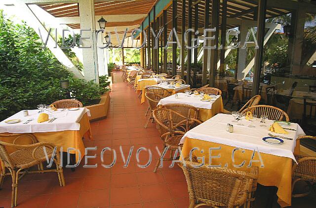 Cuba Varadero Sol Sirenas Coral
 Une terrasse sur deux cotés du restaurant, fort populaire.