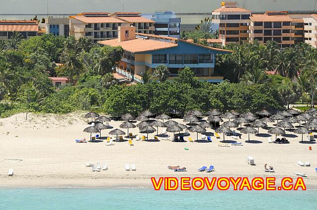 Cuba Varadero Sol Sirenas Coral
 The beach is a short distance from all the rooms.