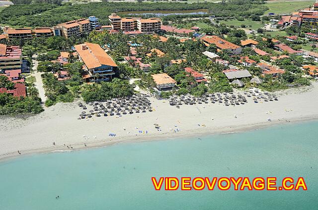 Cuba Varadero Sol Sirenas Coral
 With a beautiful beach not far from the main building.