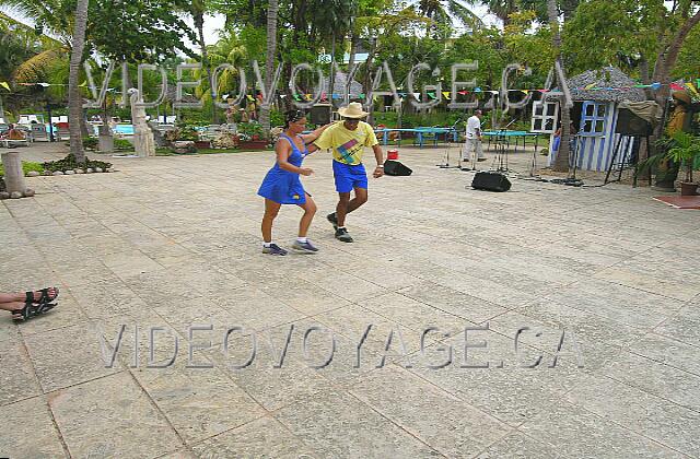 Cuba Varadero Sol Palmeras A las clases de baile, salsa aquí, en la terraza de la piscina.