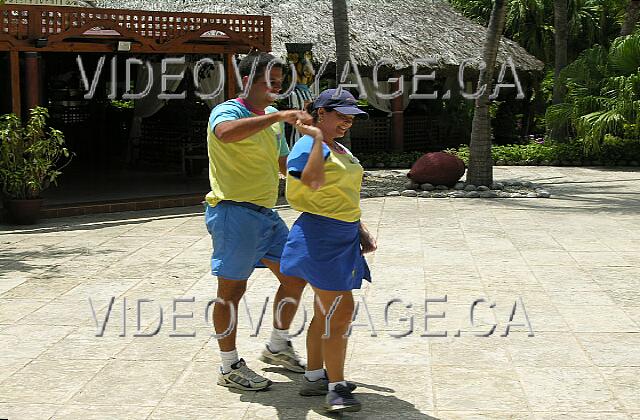 Cuba Varadero Sol Palmeras Los cubanos son felices de apprendres salsa. A veces, más de 30 personas asistieron al curso.