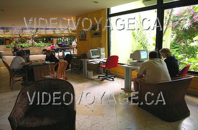 Cuba Varadero Sol Palmeras En el lobby de los ordenadores conectados a Internet. El acceso está disponible el día y la noche.