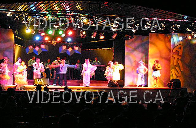 Cuba Varadero Sol Palmeras A large outdoor stage. A show is presented on this stage once a week normally. A show with many singers and dancers accompanied by an orchestra.