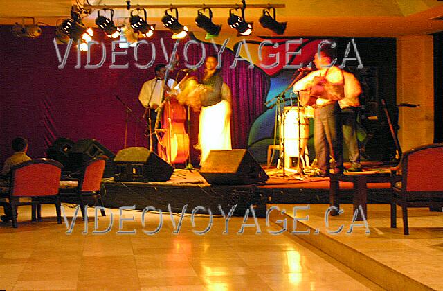 Cuba Varadero Sol Palmeras From 20:30 to 21:30, a live band plays music. You can dance ...