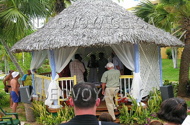 Cuba Varadero Sol Palmeras Another marriage. A sound system is used here.
