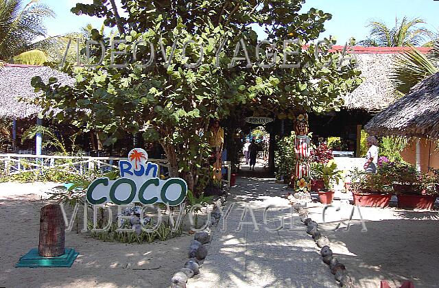 Cuba Varadero Sol Palmeras Ejecute el Bar Coco está situado entre el edificio principal y la playa.