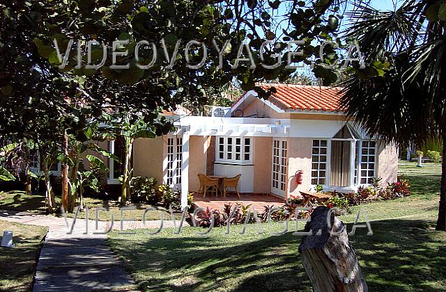 Cuba Varadero Sol Palmeras Some villas can be quite far from the main building of the hotel, 500 meters.