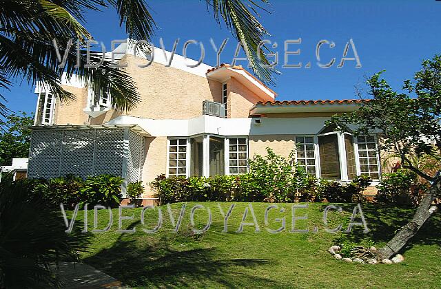 Cuba Varadero Sol Palmeras Some villas are located in the escarpment, which adds a charm.